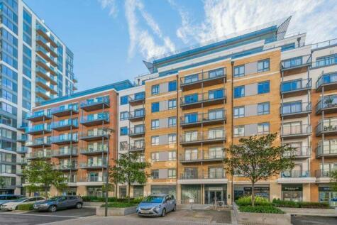 2 bedroom flat for sale in Boulevard Drive, London, NW9