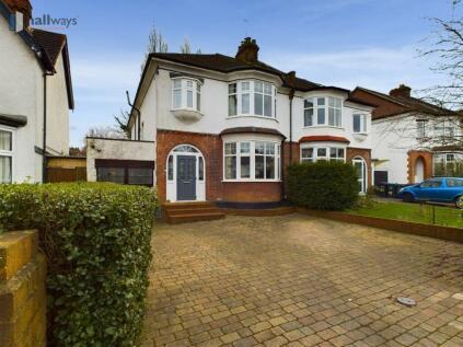 4 bedroom semi-detached house for sale in Windermere Road, Coulsdon, CR5