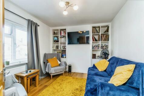 2 bedroom maisonette for sale in Parchmore Road, THORNTON HEATH, Surrey, CR7