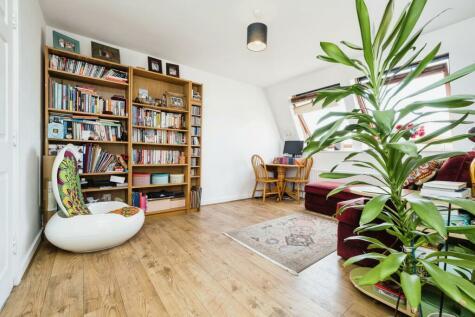 1 bedroom flat for sale in Hay Close, London, E15