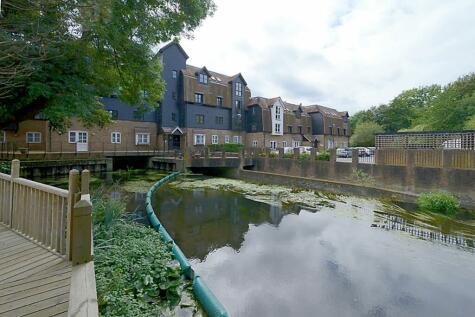 2 bedroom apartment for sale in Thorney Mill Road, West Drayton, UB7