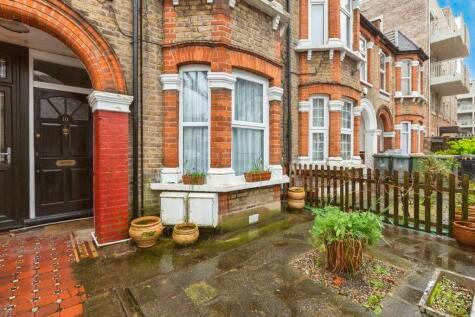 2 bedroom flat for sale in Claude Road, London, E13
