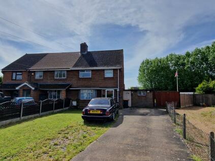3 bedroom semi-detached house for sale in Manor Road, Wotton, MK43