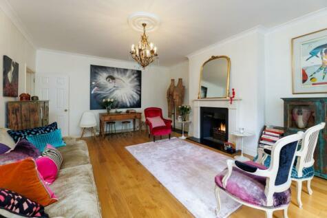 2 bedroom ground floor flat for sale in Russell Road London W14