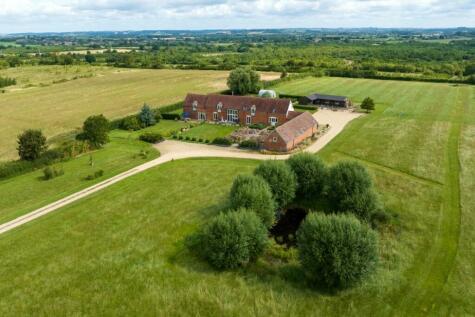 Equestrian facility for sale in Mickleton Road, Honeybourne, Worcestershire, WR11