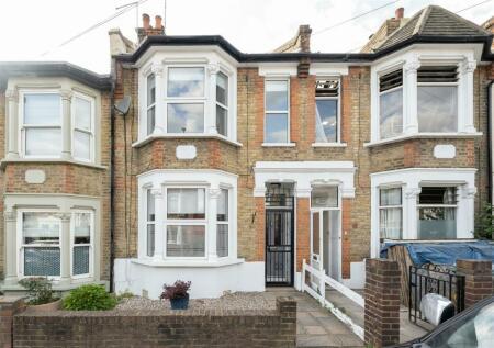 3 bedroom house for sale in Winchester Road, Highams Park, E4