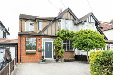 4 bedroom semi-detached house for sale in Ainslie Wood Road, Highams Park, E4