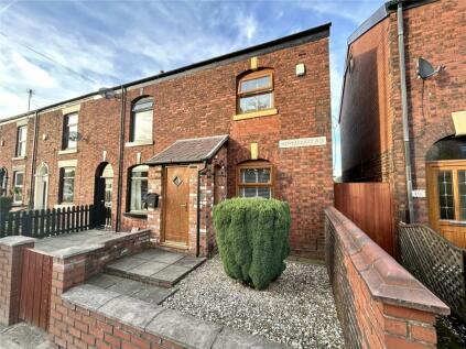 2 bedroom end of terrace house for sale in Newmarket Road, Ashton-under-Lyne, Greater Manchester, OL7