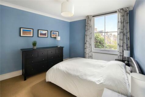 1 bedroom flat for sale in Saratoga Road, London, E5