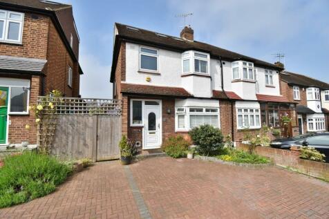 4 bedroom semi-detached house for sale in Brookhouse Gardens, Highams Park, London. E4 6LZ, E4