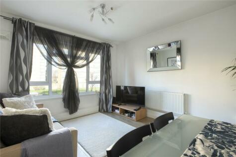 2 bedroom flat for sale in Lea Bridge Road, Leyton, London, E10