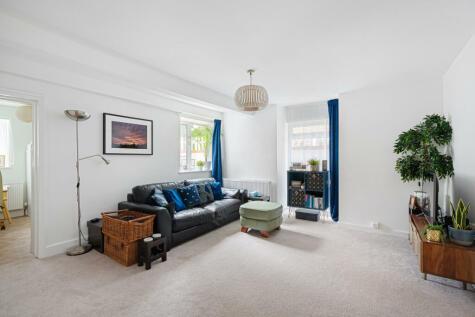 2 bedroom maisonette for sale in Birdhurst Rise, South Croydon, CR2