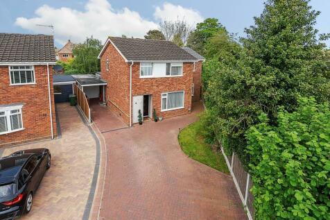4 bedroom detached house for sale in Lower Wick, Worcester, WR2