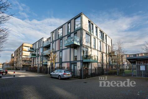1 bedroom flat for sale in Repton House, Highams Park, E4