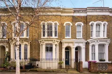 2 bedroom flat for sale in Alloway Road, Bow, London, E3