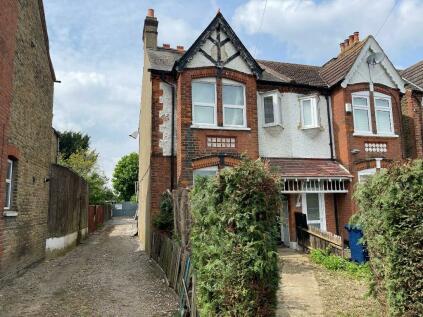 3 bedroom semi-detached house for sale in Dormers Wells Lane, Southall, Middlesex, UB1