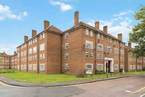2 bedroom flat for sale in Ravensbury Court, Mitcham, CR4