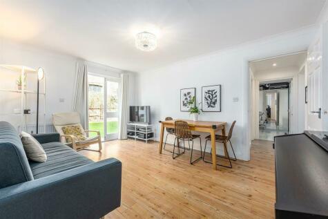 2 bedroom apartment for sale in Albion Road, London, N16
