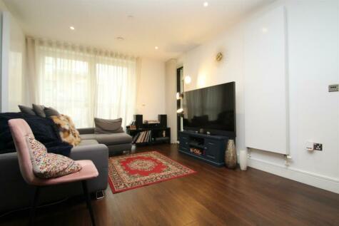 2 bedroom apartment for sale in Merrick Road, Southall, UB2