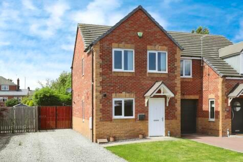 3 bedroom semi-detached house for sale in Cemetery Road, Langold, Worksop, Nottinghamshire, S81