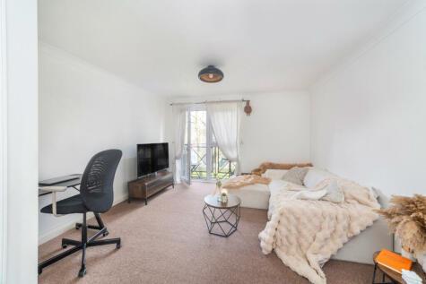 2 bedroom maisonette for sale in Undine Road, 
Millwall, E14