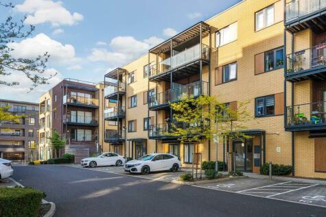 1 bedroom flat for sale in Woodcroft Apartments, Colindale, NW9