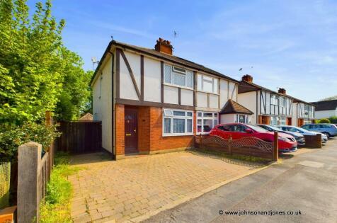 2 bedroom semi-detached house for sale in Bourneside Road, Addlestone, Surrey, KT15