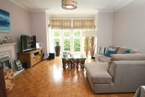 1 bedroom flat for sale in Lytton Grove, London, SW15
