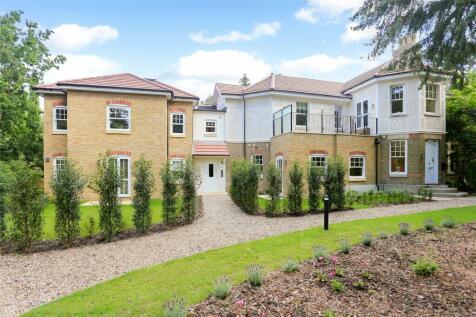 2 bedroom flat for sale in Firs Road, Kenley, CR8
