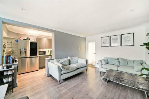 3 bedroom apartment for sale in Holloway Road, London, N19