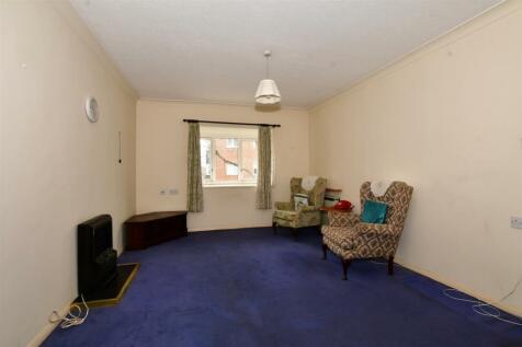 1 bedroom flat for sale in Chatsworth Place, Mitcham, Surrey, CR4