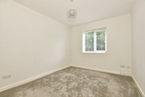 1 bedroom ground floor flat for sale in Park Road, Birchington, Kent, CT7