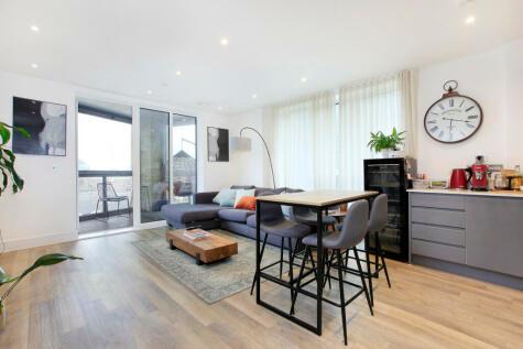 2 bedroom flat for sale in Wilson House, 94 York Road, Battersea, London, SW11