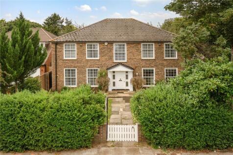 4 bedroom detached house for sale in Langley Grove, New Malden, Surrey, KT3