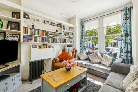 2 bedroom maisonette for sale in Montgomery Road, Chiswick Park, W4
