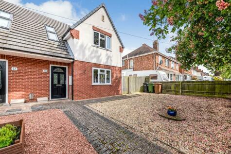 3 bedroom semi-detached house for sale in Lichfield Avenue, Evesham, WR11