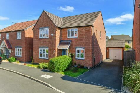 4 bedroom detached house for sale in Tongue Way, Ruddington, Nottingham, NG11