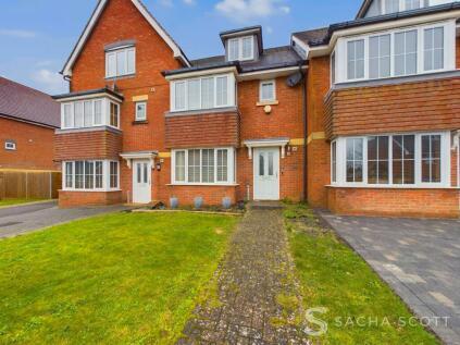 4 bedroom terraced house for sale in Woodfield Close, Coulsdon, CR5