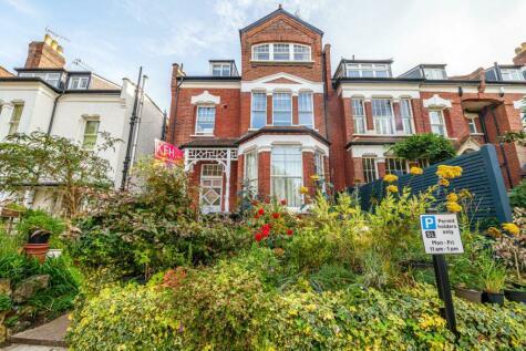 3 bedroom flat for sale in Church Crescent, Muswell Hill, N10