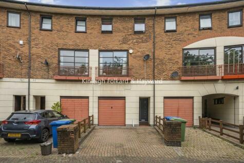 4 bedroom end of terrace house for sale in Plover Way, Southwark, SE16
