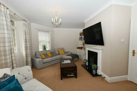 3 bedroom terraced house for sale in Dresser Close, Richmond, DL10