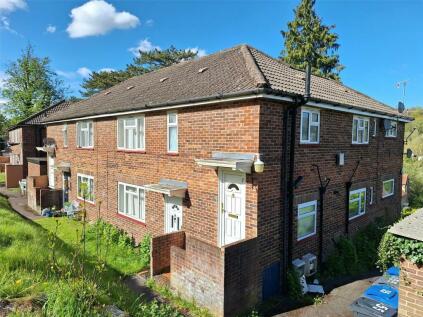 2 bedroom apartment for sale in Valley Road, Kenley, CR8