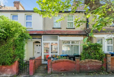 3 bedroom terraced house for sale in Edmund Road, Mitcham, CR4