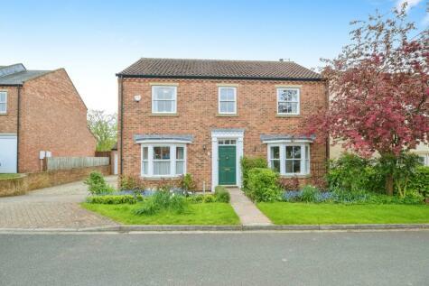 4 bedroom detached house for sale in Manor House Walk, BEDALE, North Yorkshire, DL8