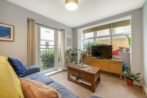 1 bedroom flat for sale in Nettlefold Place, West Norwood, SE27