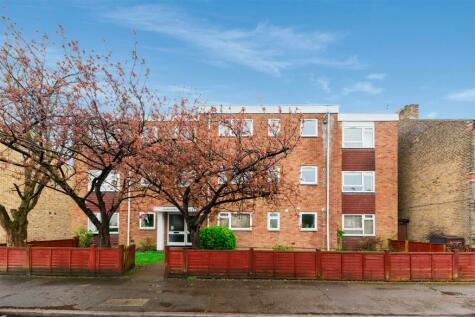 1 bedroom flat for sale in Devonshire Road, Colliers Wood, SW19