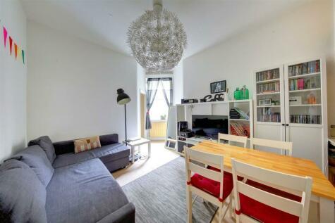 1 bedroom flat for sale in Lurline Gardens, SW11
