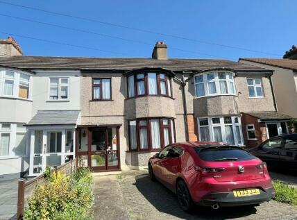 3 bedroom terraced house for sale in Norwood Avenue, Romford, RM7