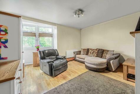 1 bedroom flat for sale in West Drive, Streatham, SW16