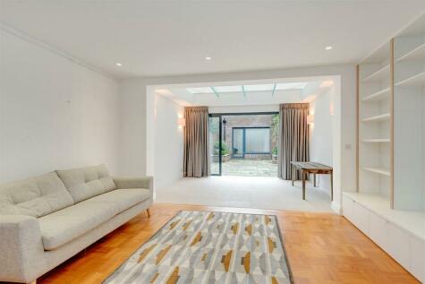 3 bedroom house for sale in Rosslyn Hill, Hampstead NW3